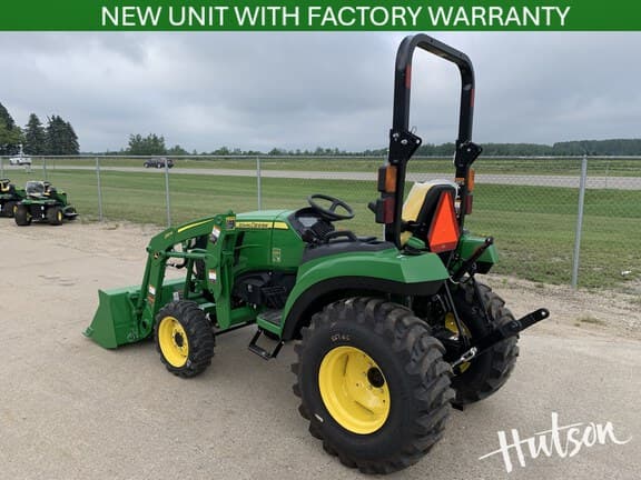 Image of John Deere 2032R equipment image 3