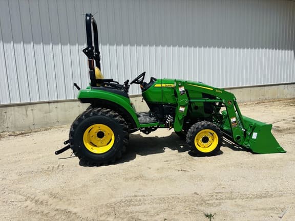 Image of John Deere 2032R equipment image 3