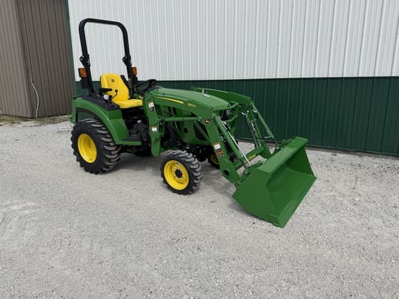 Image of John Deere 2032R equipment image 1