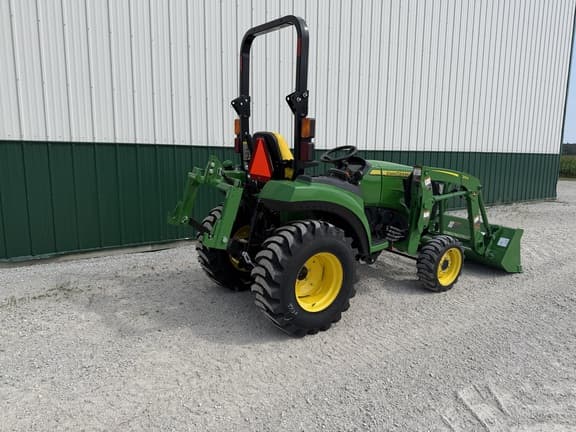 Image of John Deere 2032R equipment image 3