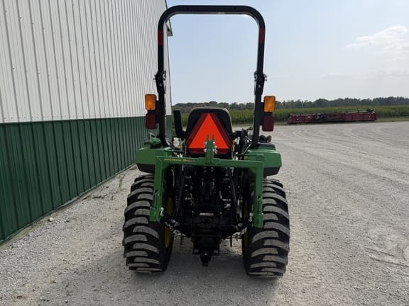 Image of John Deere 2032R equipment image 4