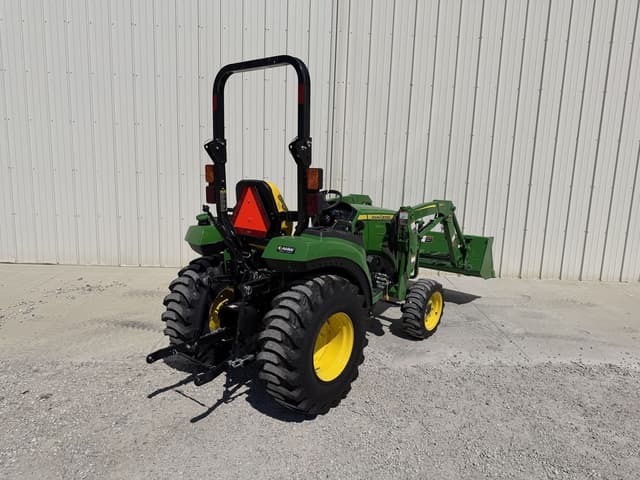 Image of John Deere 2032R equipment image 4