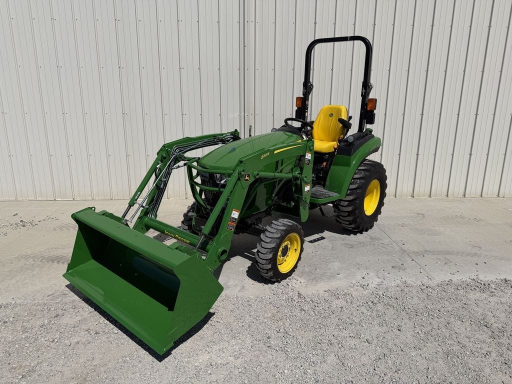 2026 John Deere 2032R Equipment Image0
