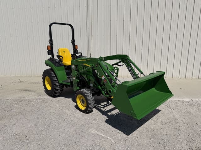 Image of John Deere 2032R equipment image 2