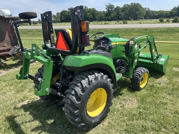 Image of John Deere 2032R equipment image 3