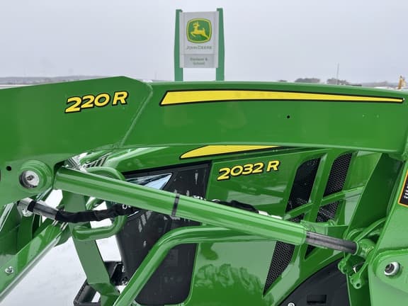 Image of John Deere 2032R equipment image 4