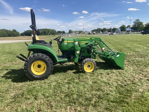 Image of John Deere 2032R equipment image 4