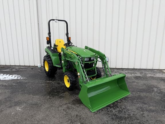 Image of John Deere 2032R Image 0