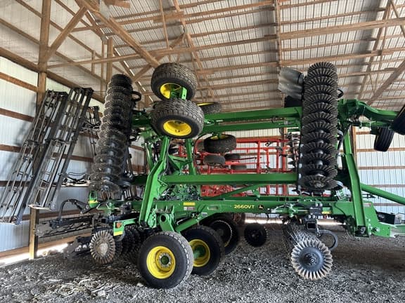 Image of John Deere 2660VT equipment image 3