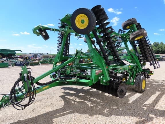Image of John Deere 2660VT equipment image 3