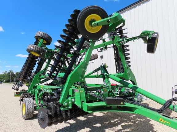 Image of John Deere 2660VT equipment image 2