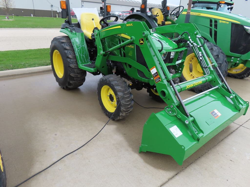 Image of John Deere 3025E Primary image