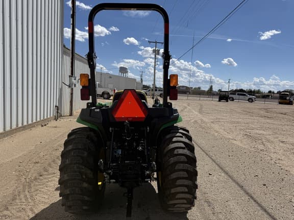 Image of John Deere 3025E equipment image 3