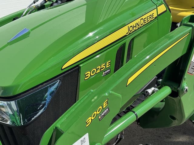 Image of John Deere 3025E equipment image 2