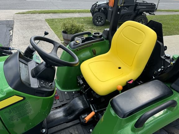 Image of John Deere 3025E equipment image 4
