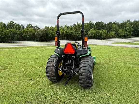 Image of John Deere 3032E equipment image 4