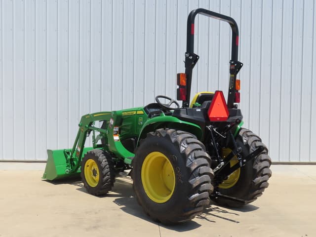 Image of John Deere 3032E equipment image 1