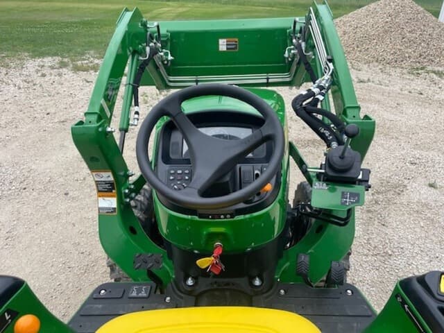 Image of John Deere 3032E equipment image 3