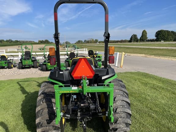 Image of John Deere 3032E equipment image 4