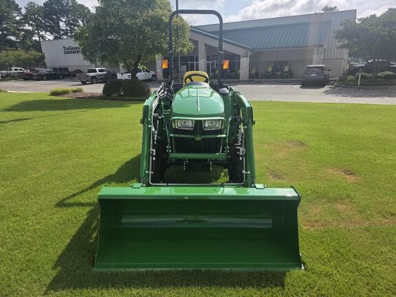 Image of John Deere 3032E equipment image 3
