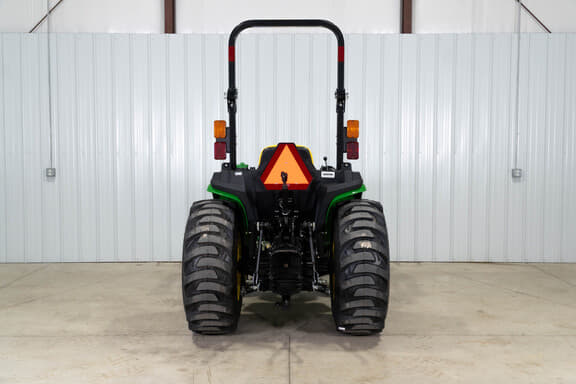 Image of John Deere 3032E equipment image 1
