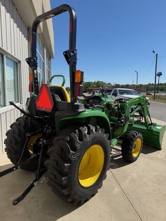 Image of John Deere 3032E equipment image 3
