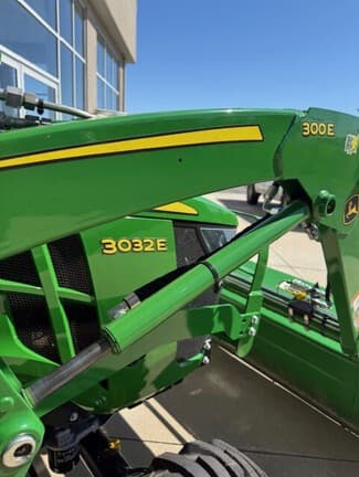 Image of John Deere 3032E equipment image 2
