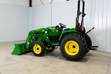 Main image John Deere 3032E