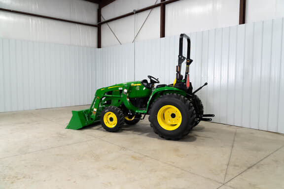 Image of John Deere 3032E equipment image 3