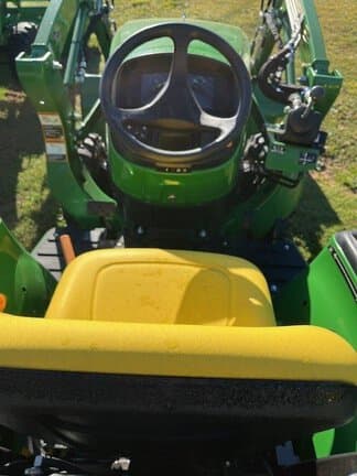Image of John Deere 3032E equipment image 4