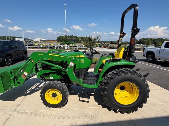 Image of John Deere 3032E equipment image 1