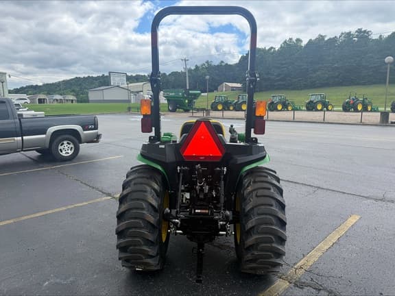 Image of John Deere 3032E equipment image 4