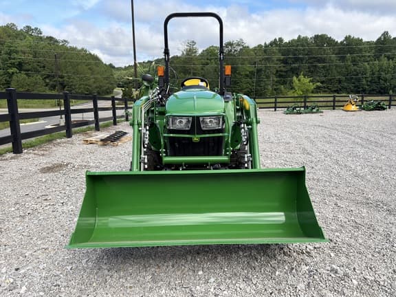 Image of John Deere 3032E equipment image 2
