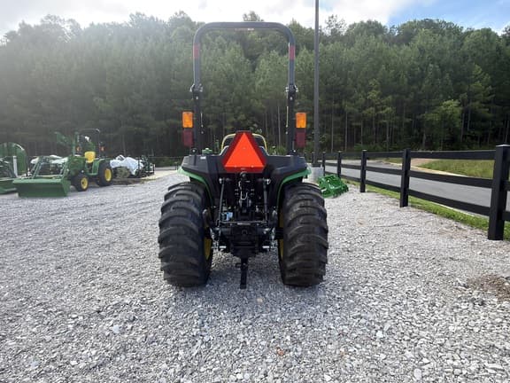Image of John Deere 3032E equipment image 3