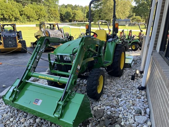 Image of John Deere 3032E equipment image 4
