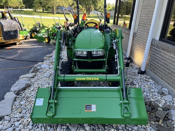 Image of John Deere 3032E equipment image 3