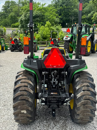 Image of John Deere 3032E equipment image 4