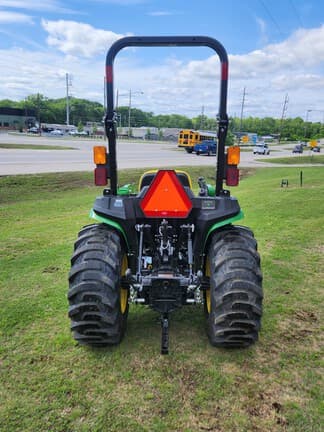 Image of John Deere 3032E equipment image 3