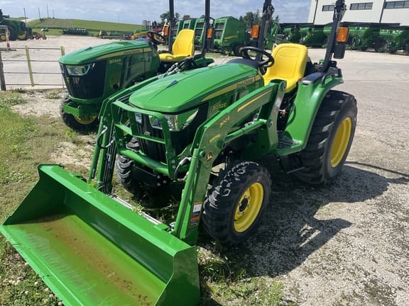 Image of John Deere 3032E Image 1