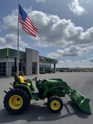 Image of John Deere 3032E equipment image 3