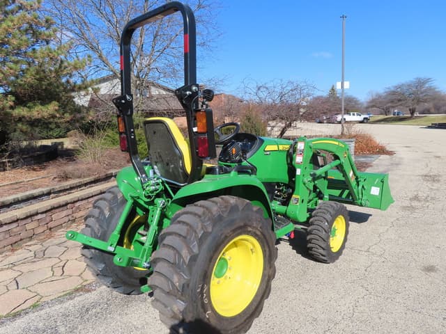 Image of John Deere 3033R equipment image 3