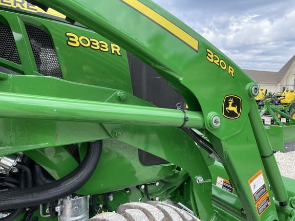 Image of John Deere 3033R equipment image 3