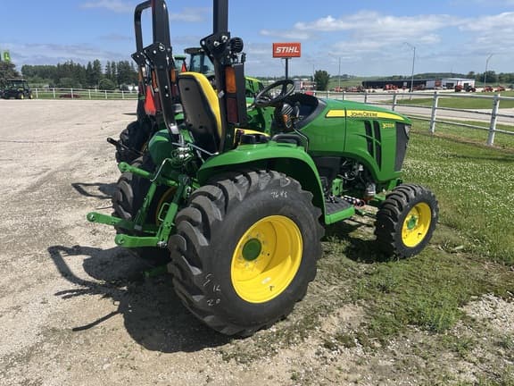 Image of John Deere 3033R equipment image 4