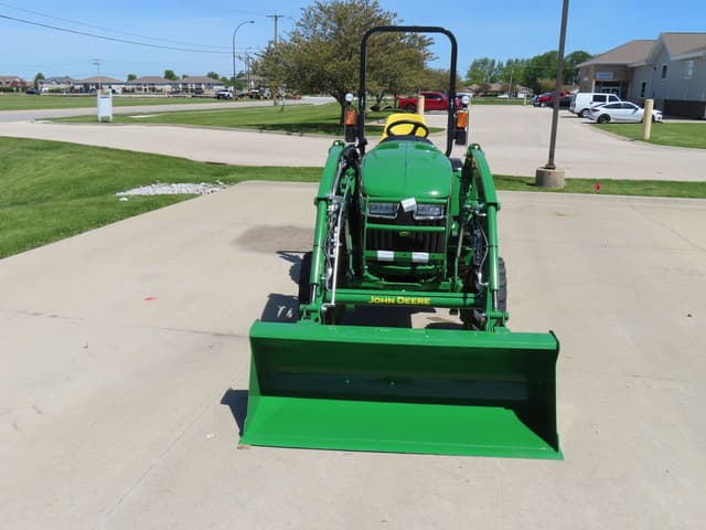 Image of John Deere 3033R equipment image 1