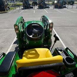 Image of John Deere 3033R equipment image 4