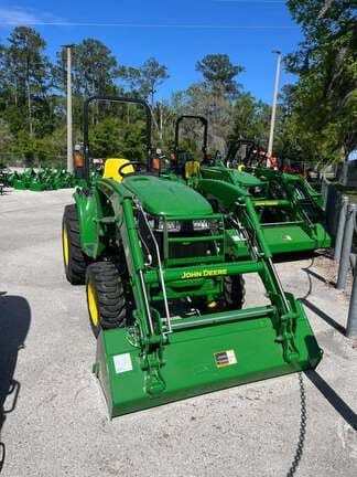 Image of John Deere 3033R equipment image 1