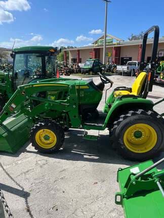 Image of John Deere 3033R equipment image 3