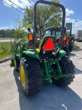 Image of John Deere 3033R equipment image 2