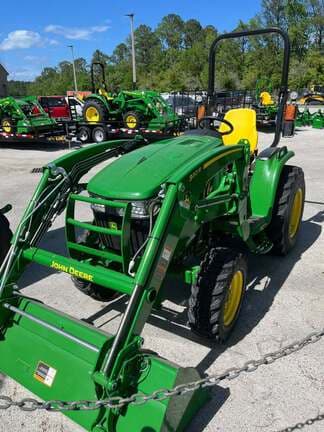 Image of John Deere 3033R equipment image 4