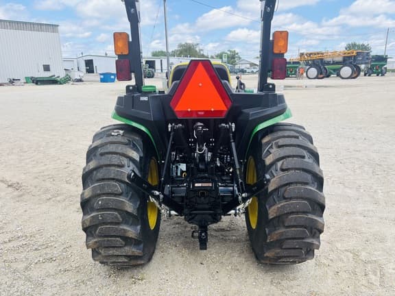 Image of John Deere 3038E equipment image 4